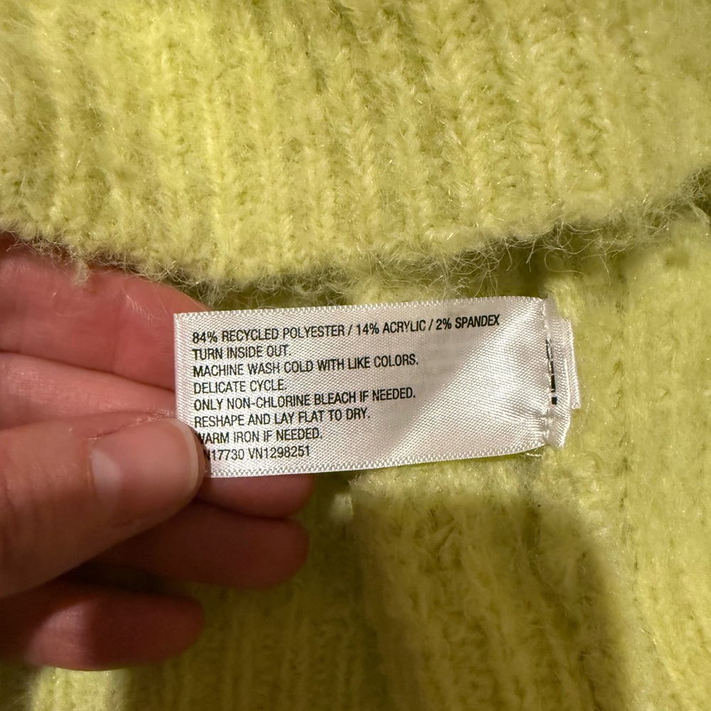 Universal Thread Light Green V-Neck Sweater - Picture 5 of 5